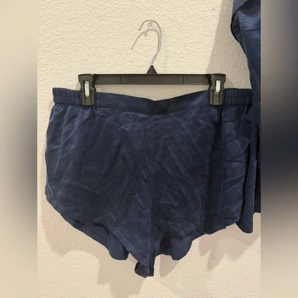 Lunya Nordstrom navy blue silk short sleeve t shirt top and shorts pajama set - Picture 8 of 11